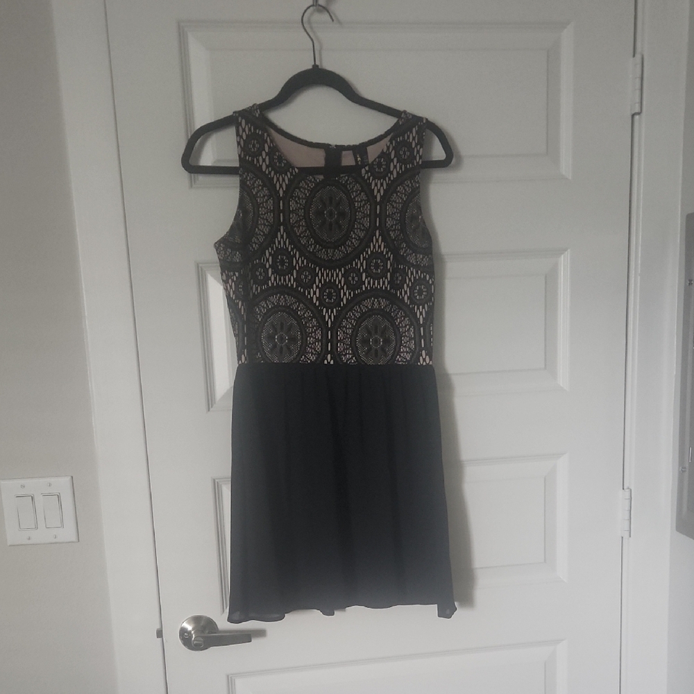 Black and Cream Sleeveless Dress